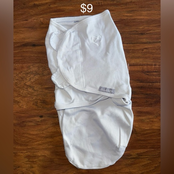 SwaddleMe Light Gray Baby Swaddle with Heart - Picture 1 of 1